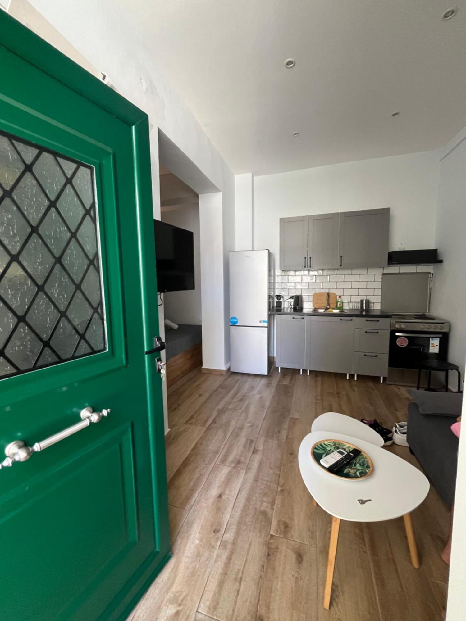 Noa - Designed Garden Studio In The City Center Kalamata Ngoại thất bức ảnh
